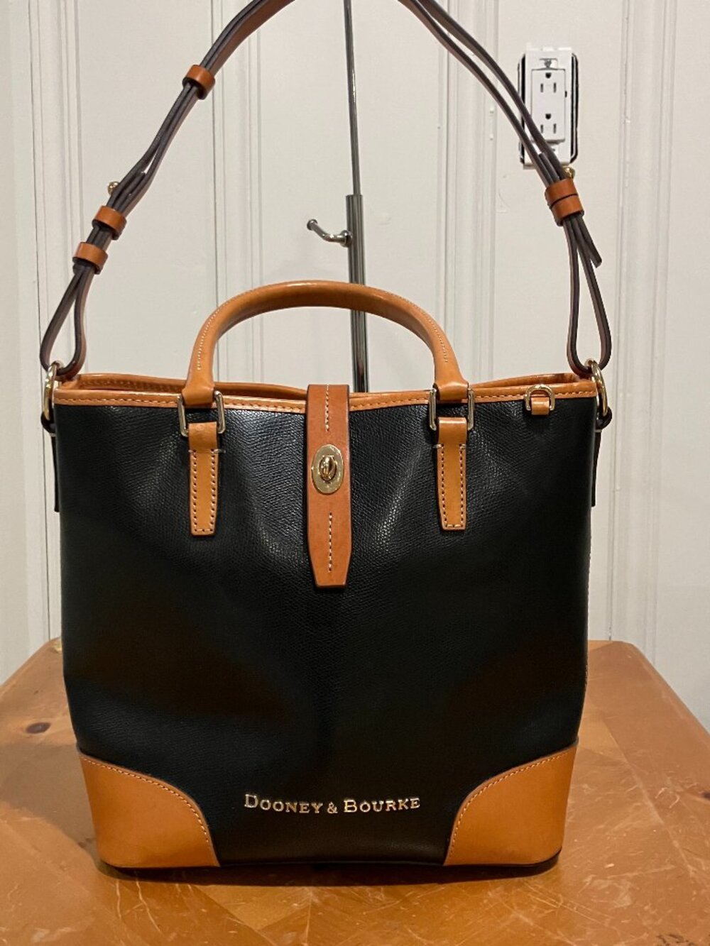 NWOT Dooney & Bourke Black Leather Turnlock Double Handles Large Tote